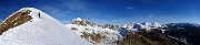 56 Sulla dorsale innevata di salita al Valegino con vista ad est